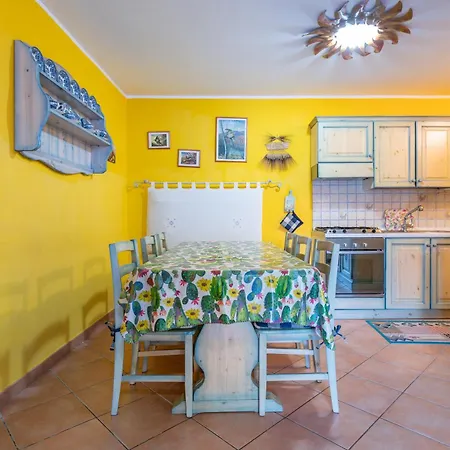 Tatil Evi Gialla